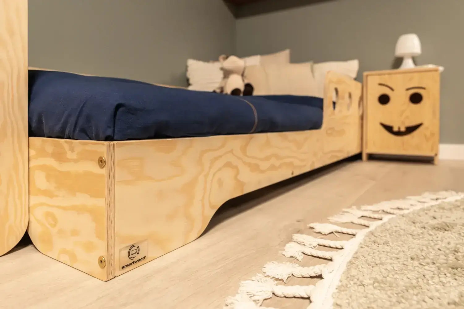 Einzelbett für Kinder mit Rausfallschutz und Lattenrost TILA 5 Montessori Holz
