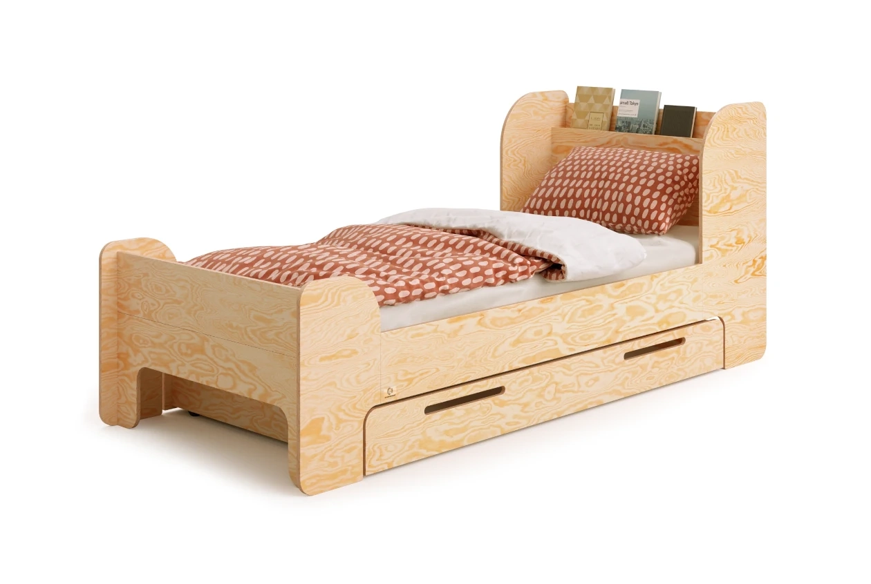 Holzbett mit Regal im Kopfteil und Schublade aus Kiefernsperrholz in Naturholzfarbe